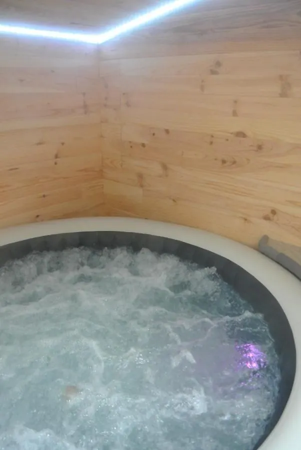 شقة Gite Du Serre De Boudre Climatise, Spa Permanent Buisson
