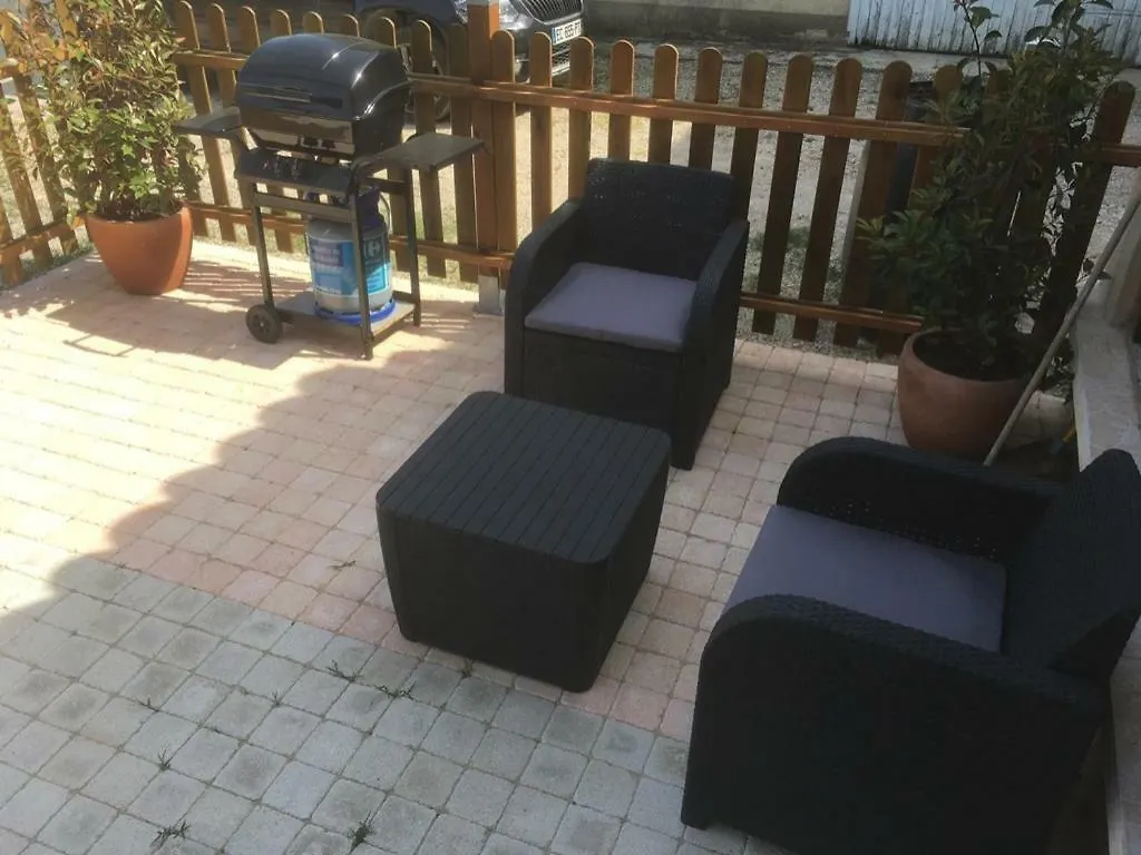 شقة Gite Du Serre De Boudre Climatise, Spa Permanent Buisson