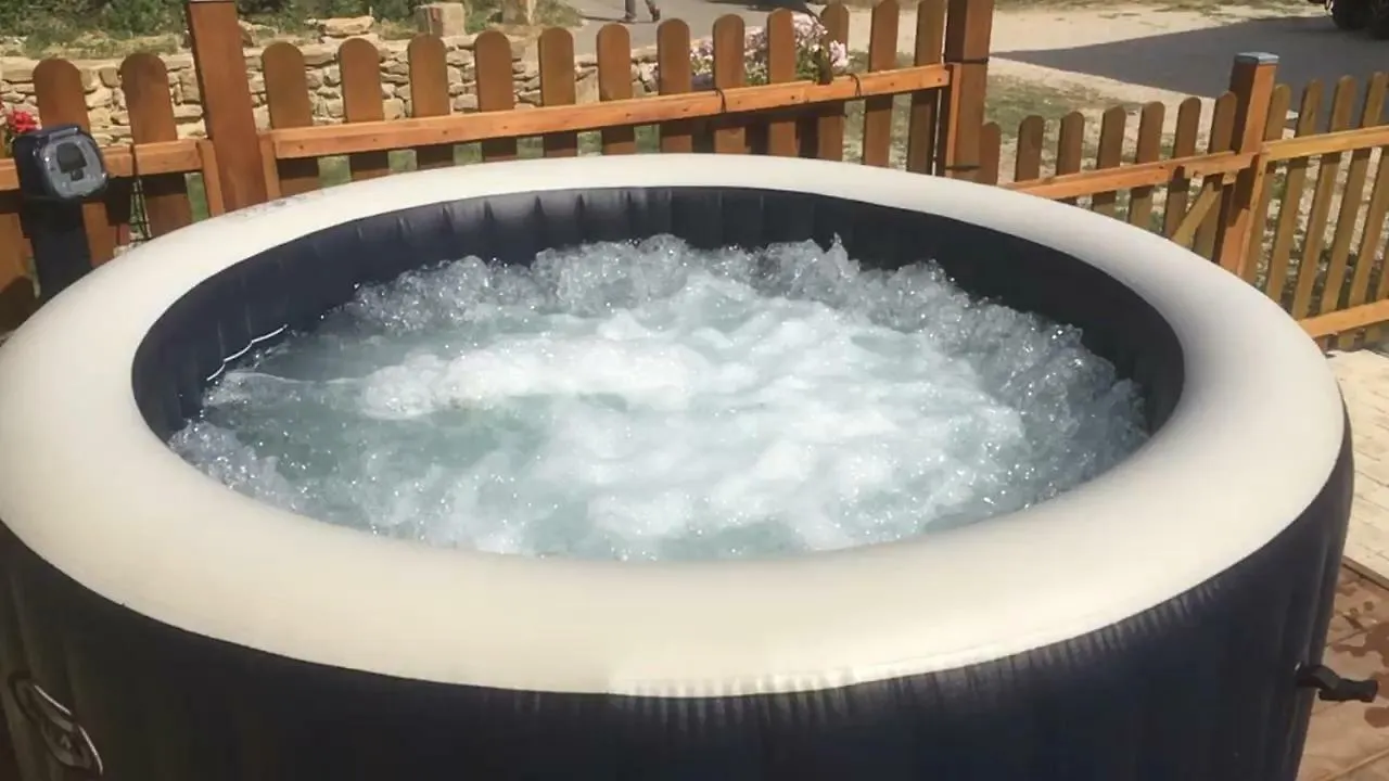شقة Gite Du Serre De Boudre Climatise, Spa Permanent Buisson